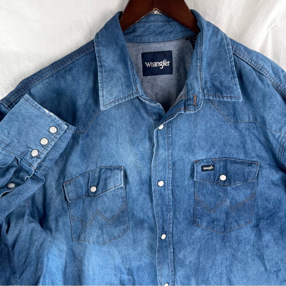 Vintage Wrangler Mens XLT Denim Pearl Snap Shirt Blue Jean LS DISCOLORED FADED